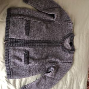 Adorable sweater with 2 way zipper